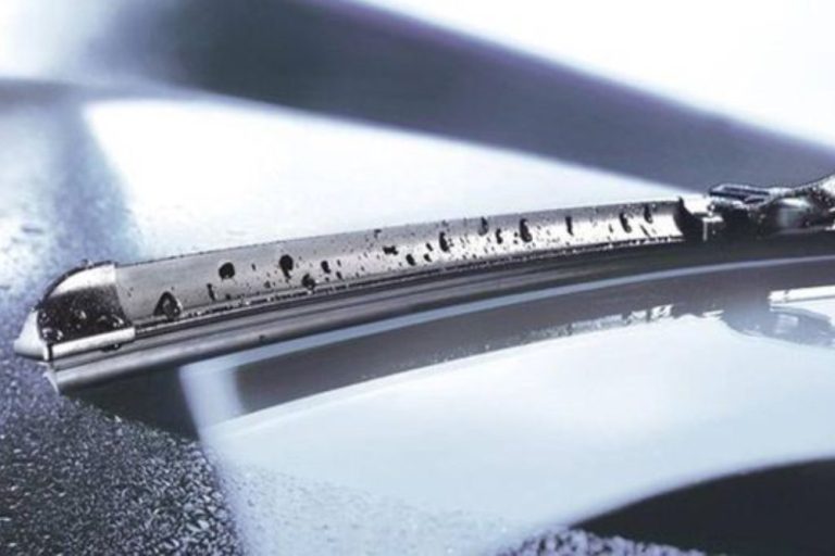 Berapa Lama Usia Karet Wiper Mobil