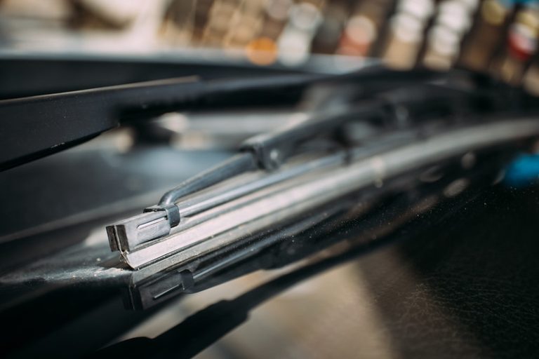 Cara Cek Karet Wiper Mobil Sudah Getas atau Tidak